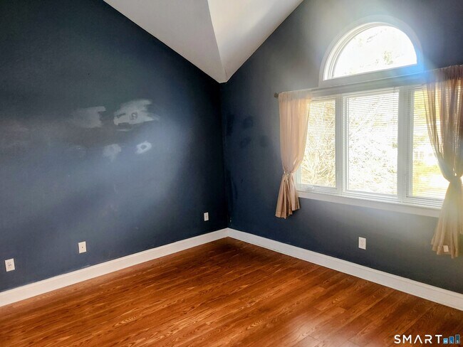 Building Photo - 15 Perry Ave