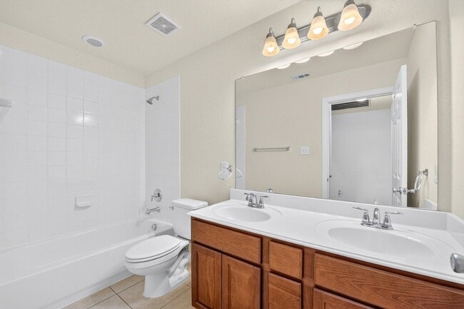 Building Photo - 2668 Costa Mesa Dr