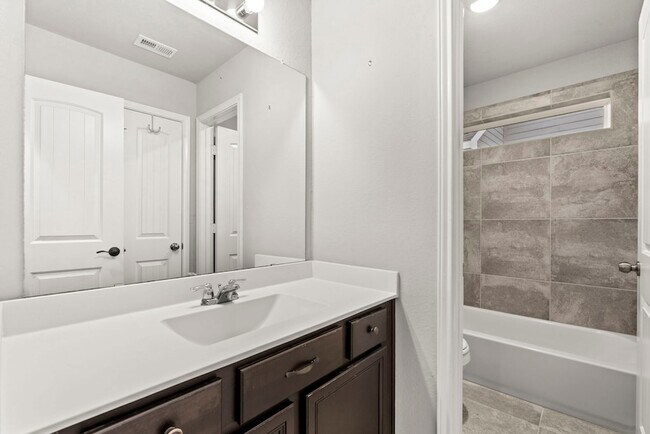 Building Photo - 3506 Lake Bella Megan Dr