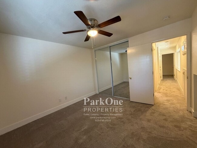 Building Photo - Two Bedroom Town House Walking Distance to Downtown Lafayette