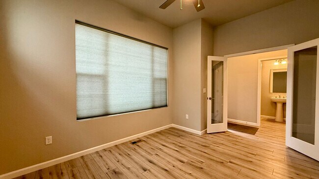 Building Photo - Modern Single-Family Home in Desirable Gol...