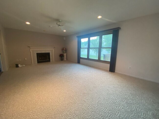 Building Photo - 25027 Rushmore Ct