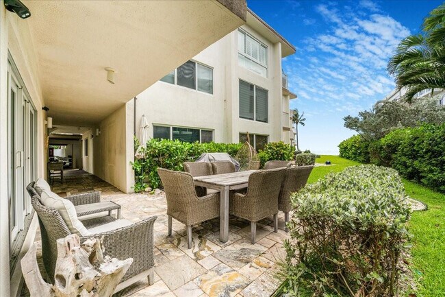 Building Photo - 1203 Hillsboro Mile