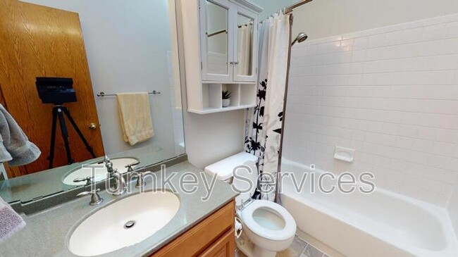 Building Photo - 204 Summerset Dr