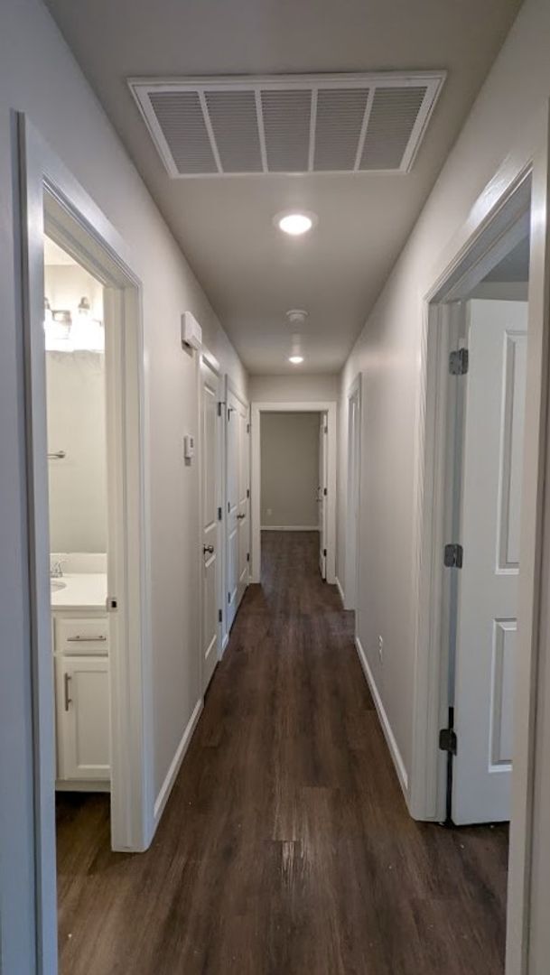 Building Photo - 3 Bed 2 Bath 2 Car Duplex Freedom Villas in Midwest City, OK