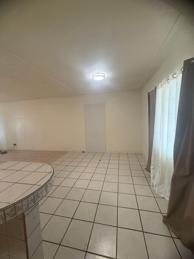 Building Photo - 426 Southwind Dr
