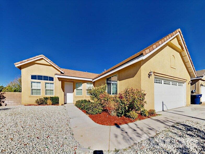 Building Photo - 733 Pino Ave