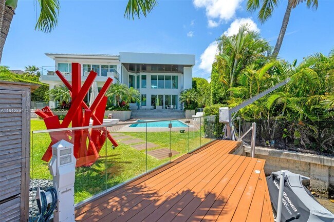Building Photo - 420 Island Dr