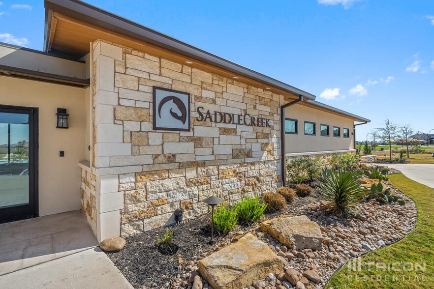 Building Photo - 5232 Saddle Clb Dr