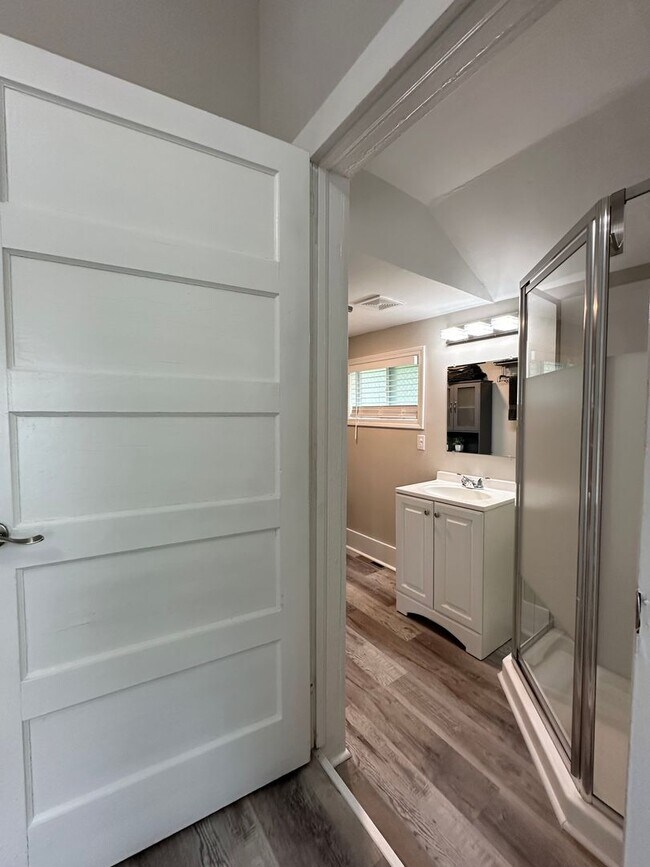 Building Photo - Beautifully Renovated 2 Bedroom 1 Bathroom...