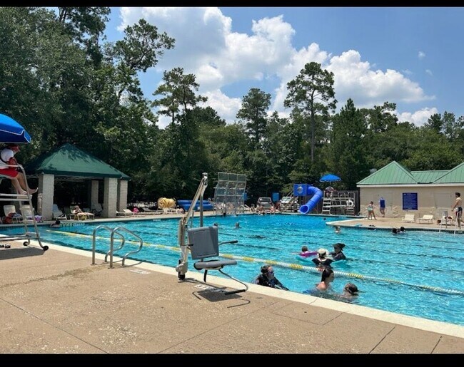 Building Photo - 1004 E Red Cedar Cir