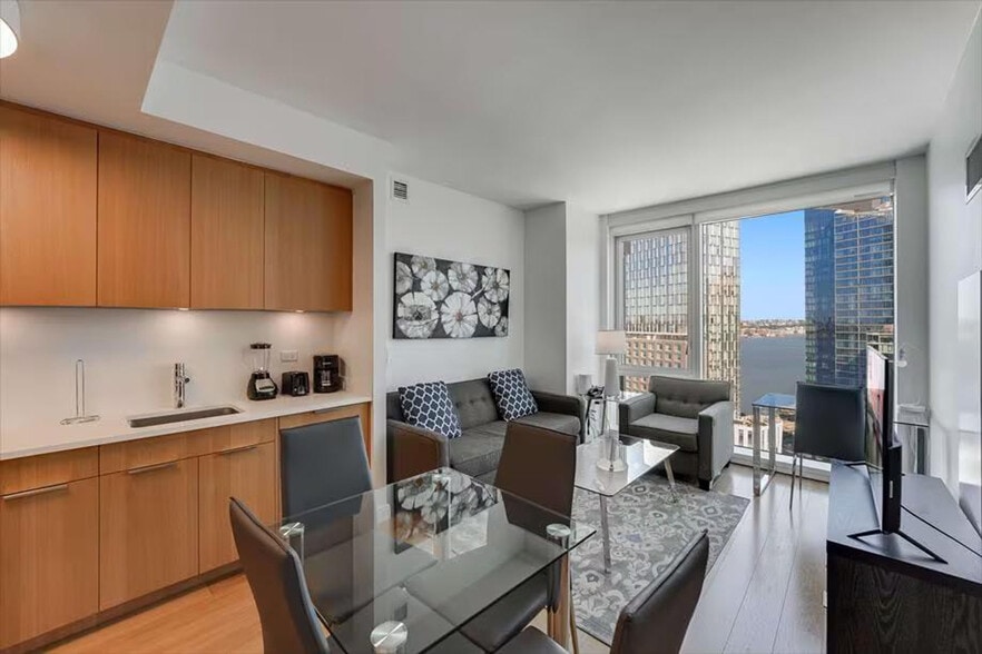 Building Photo - 625W W 57th St