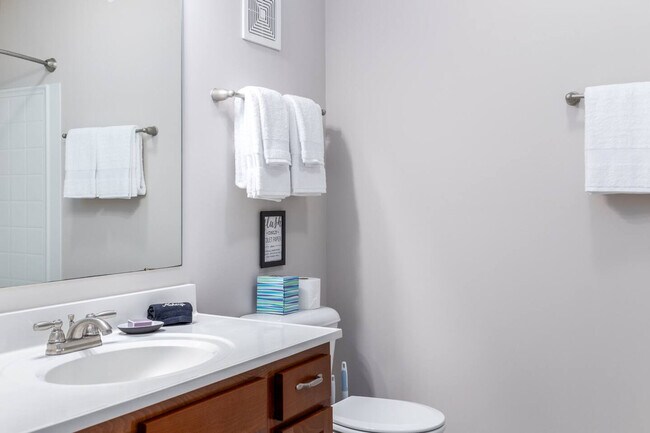 Building Photo - 740 Zumstein Ln