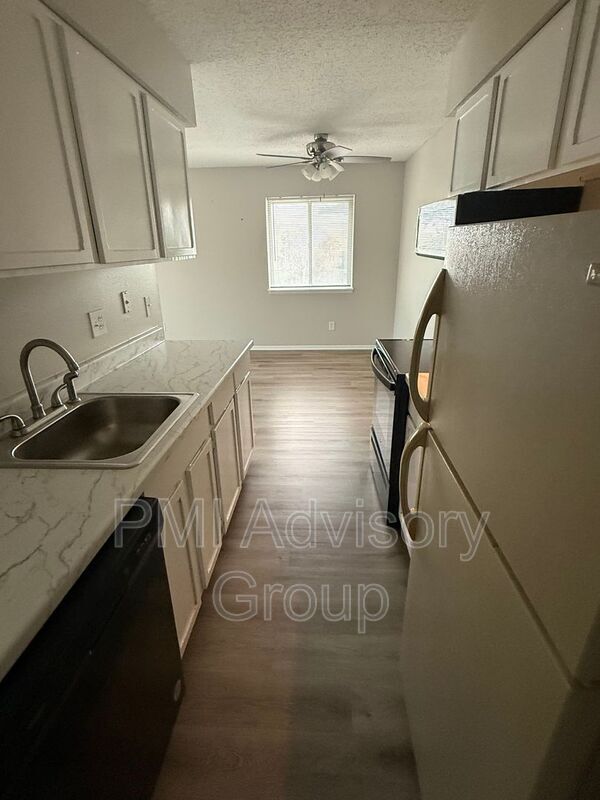 Building Photo - 3101 SW Macvicar Ave