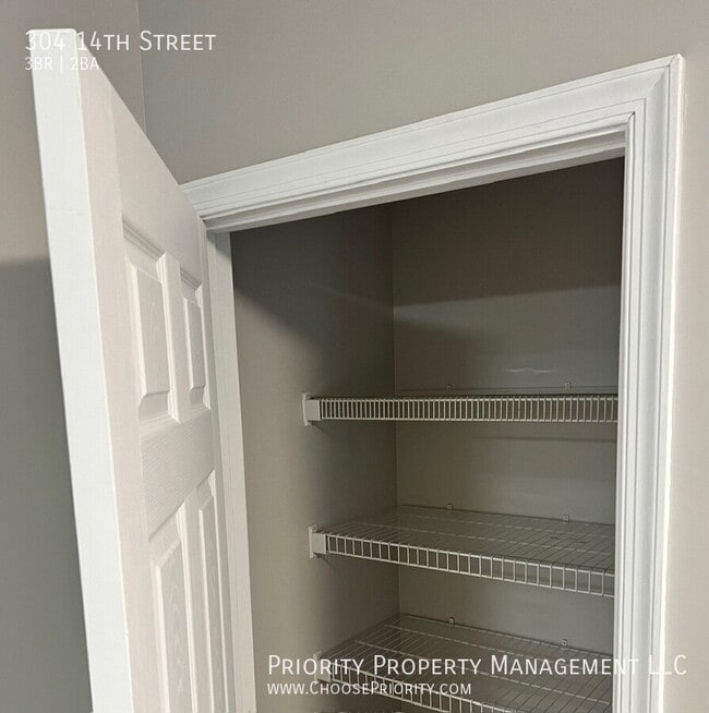 Building Photo - 304 14th St