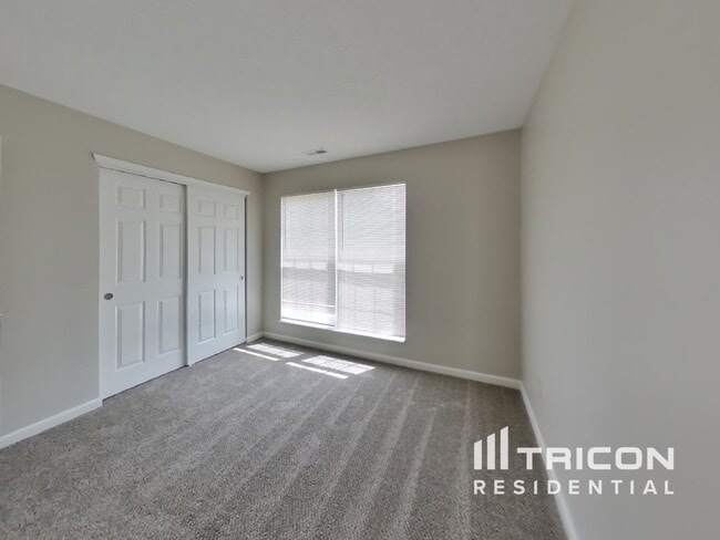Building Photo - 6916 N Karnes Dr