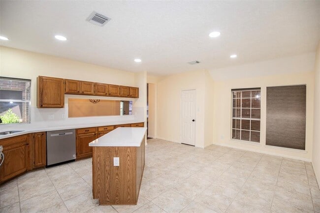 Building Photo - 14330 Little Willow Walk