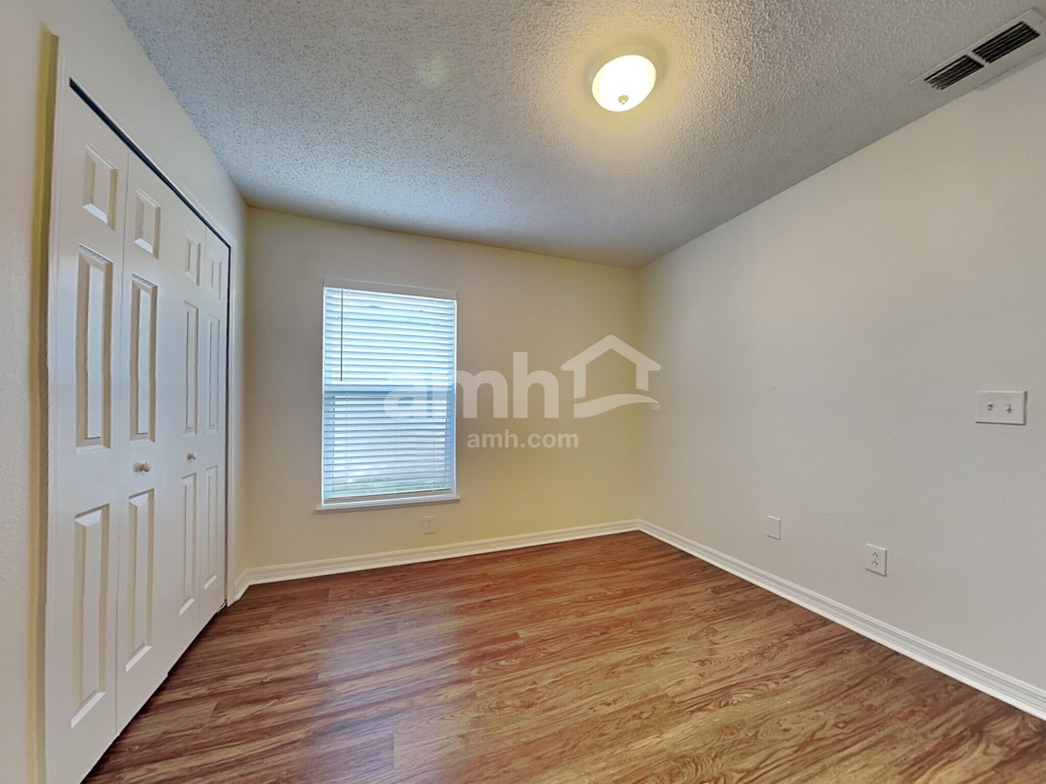 Building Photo - 914 Stallion Way