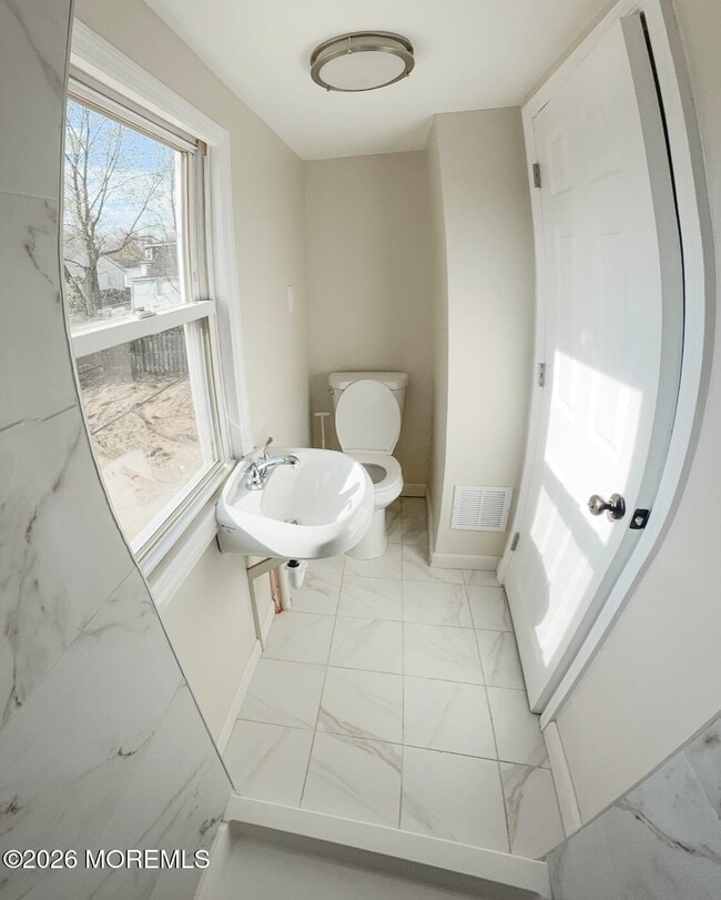 Building Photo - 7 Front St