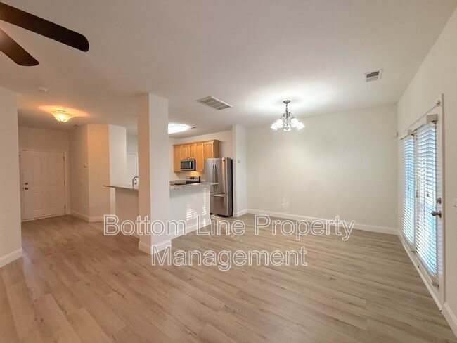 Building Photo - 10965 Princeton Village Dr