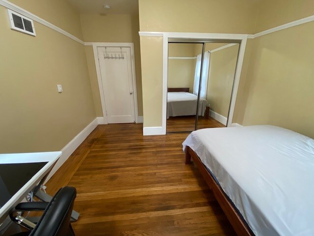 Building Photo - 2615 Regent St