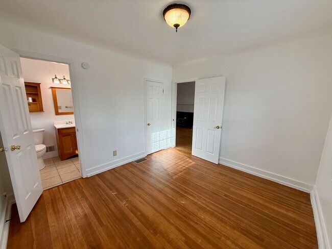 Building Photo - Beautiful 3 Bed 2 Bath Spokane Home w/ Detached Garage and Large Fully-Fenced Yard!