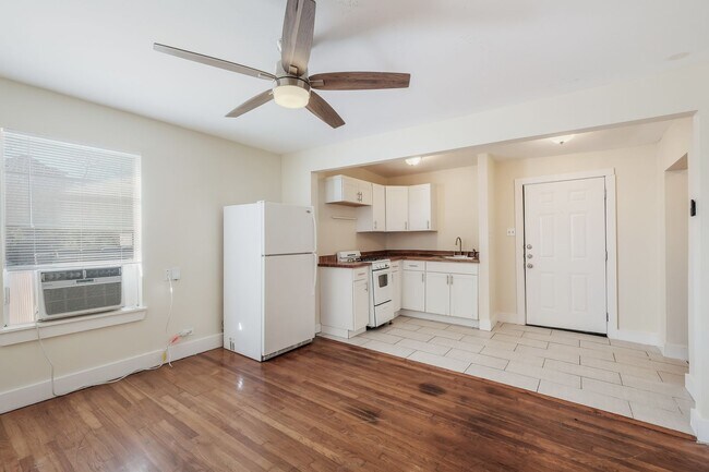 Building Photo - 1/1 Hidden Gem near Pearl