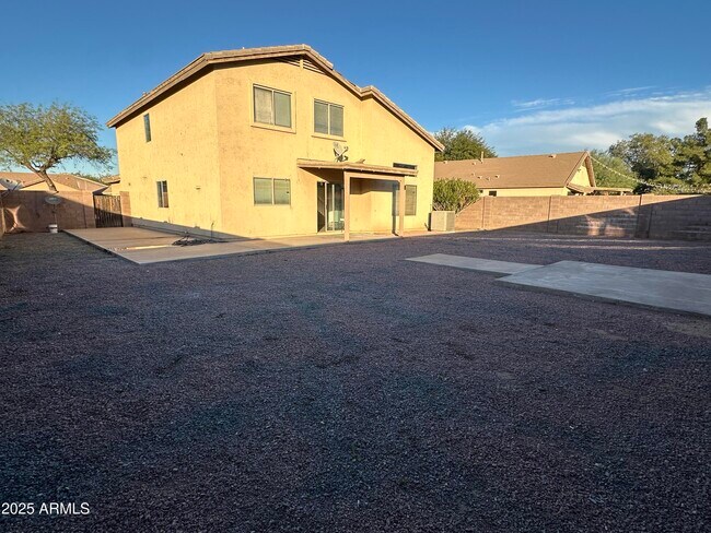 Building Photo - 10971 W Rio Vista Ln