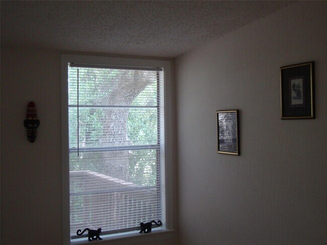 Building Photo - 18311 Redbud Ln