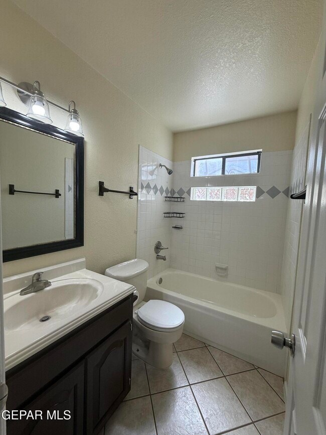 Building Photo - 12000 Ivory Gate Way