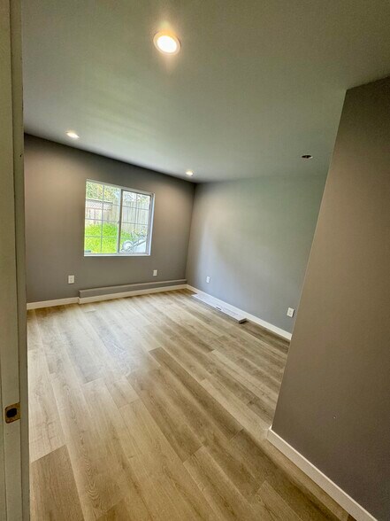 Building Photo - 881 Skyline Dr
