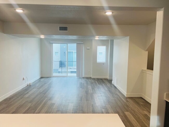 Building Photo - Half off first months rent - Beautiful new town home built in 2023