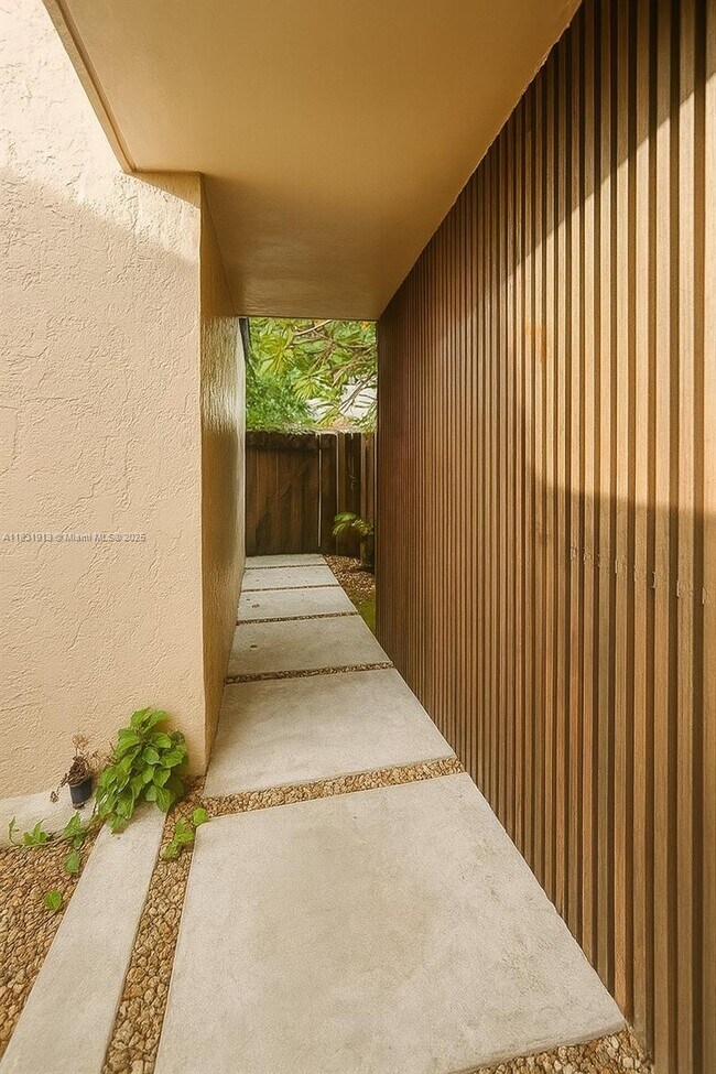 Building Photo - 7441 Bay Hill Dr