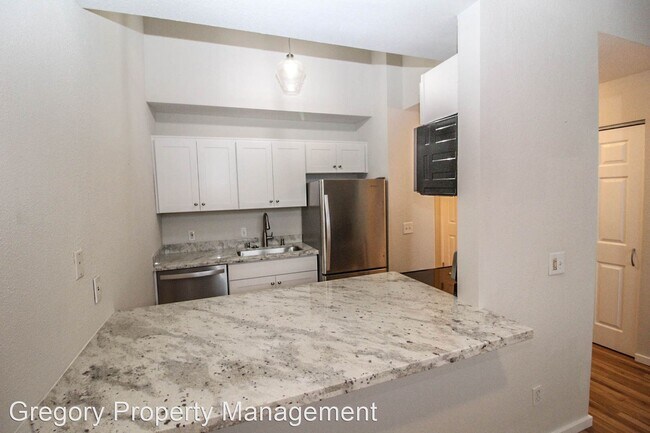 Building Photo - 9206 NE Juanita Dr