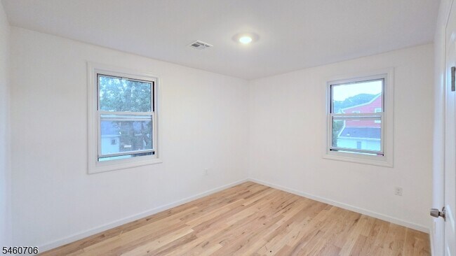Building Photo - 76 Baldwin Pl