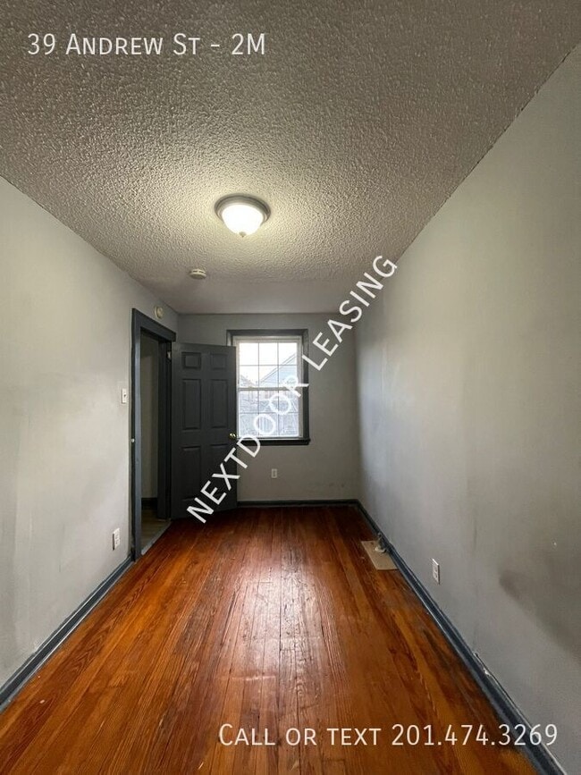 Building Photo - 39 Andrew St