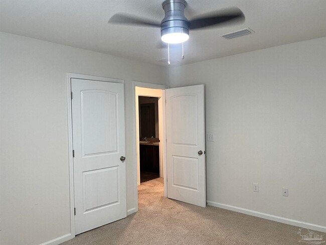Building Photo - 5862 Blackhorse Cir