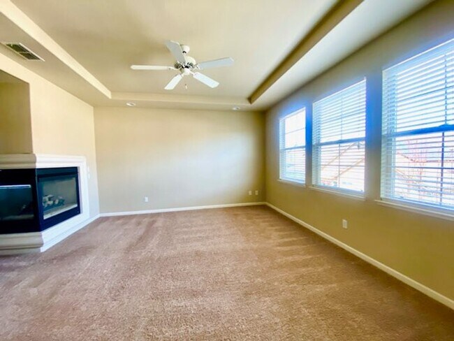 Building Photo - EXCEPTIONAL 4 BEDROOMS, 3 BATH, 3 CAR GARA...