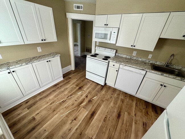 Building Photo - 2542 Glen Echo Dr