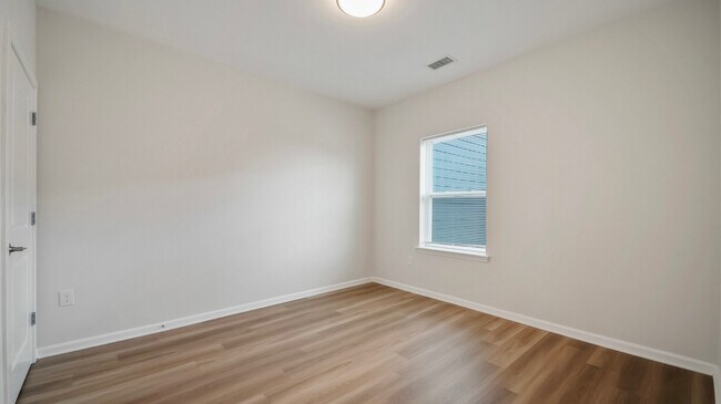 Building Photo - 5610 Bucknell Rd