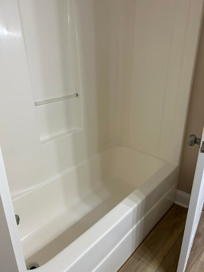 Building Photo - 3421 Beacon Dr