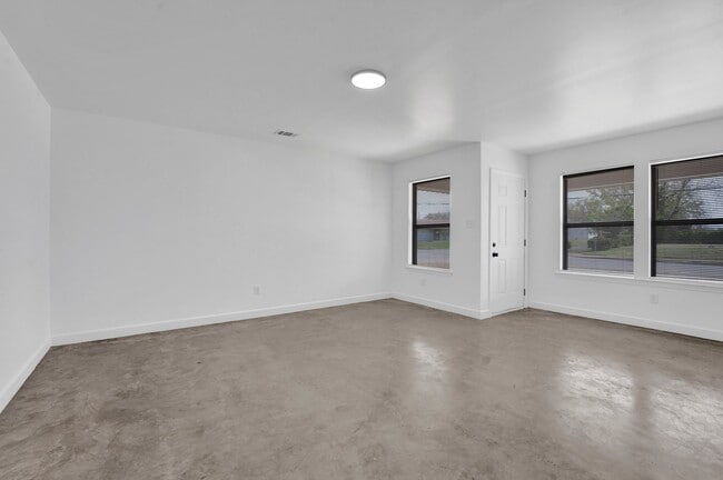 Building Photo - 3453 Daggett Rd