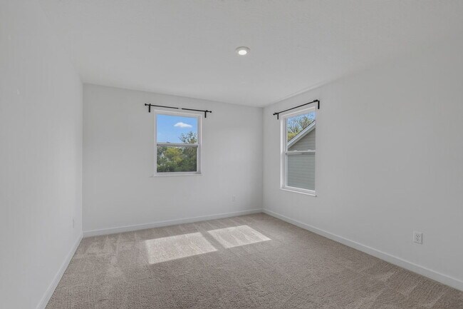 Building Photo - 144 Hanford Ln