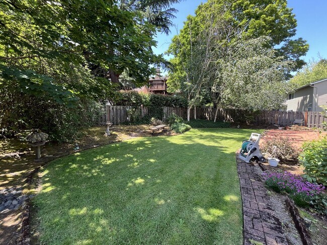 Building Photo - Charming Single-Level Home with Multiple Living Areas and Spacious Backyard Retreat