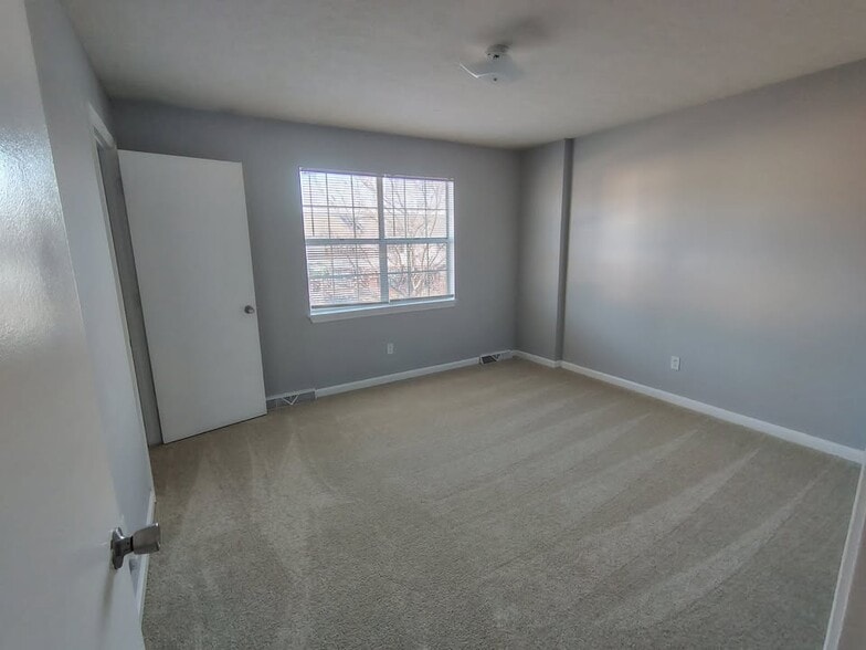 Building Photo - 16 Duiguid Dr