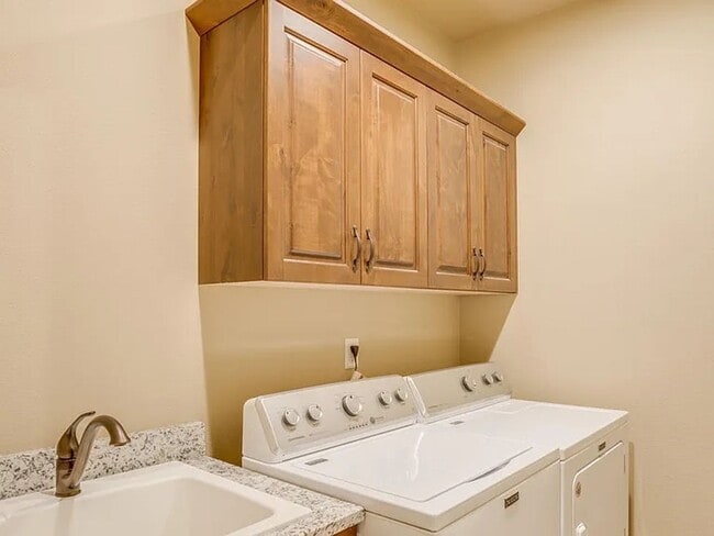Building Photo - 1722 Brambling Brae Ln
