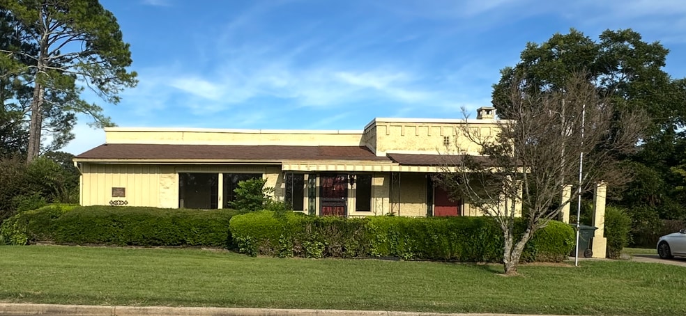 Primary Photo - 300 Lime Kiln Rd