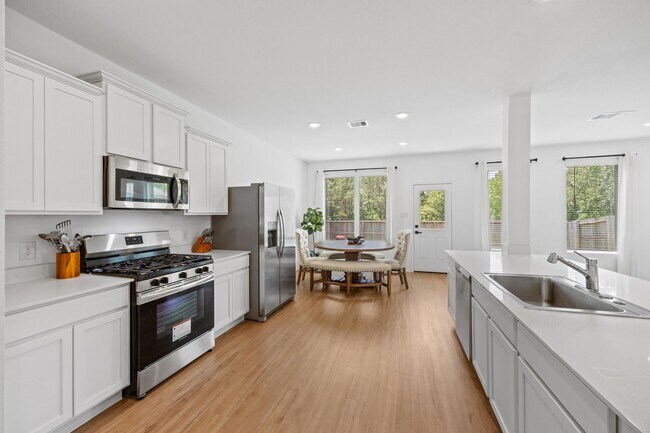 Building Photo - 2019 Iris Hls Ln