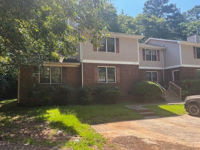 Primary Photo - 8741 Chapel Hill Rd