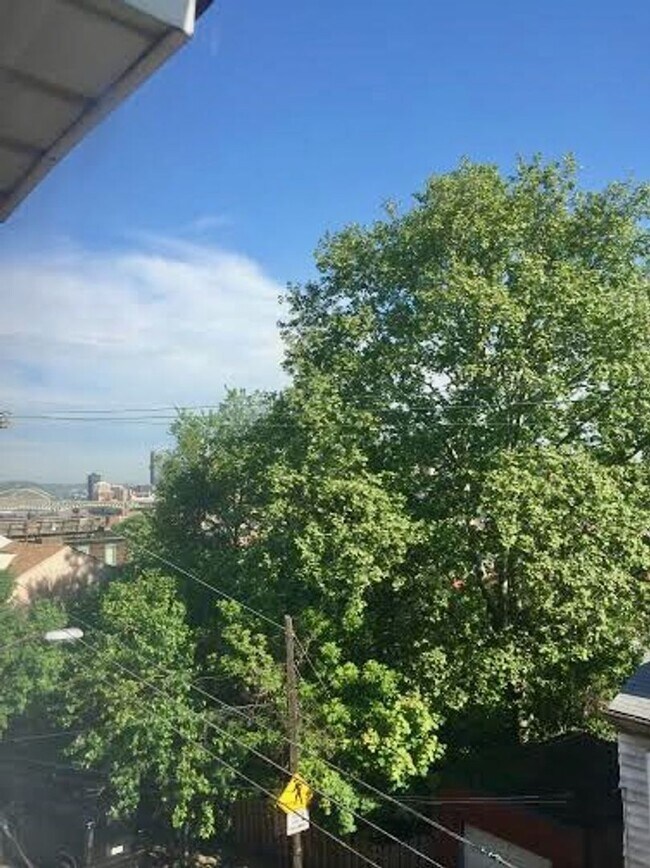 Building Photo - *** Southside Slopes Apartments * Pet Friendly * Walk to E. Carson St. * Available Now * Spacious...